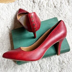 Aldo Red Leather Pointed Toe Pumps Size 8.5 Gold Studded Heel Vilarosa Spine
